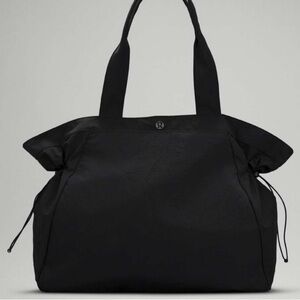 **SOLD!!** LULULEMON SIDE CINCH SHOPPER TOTE 18L